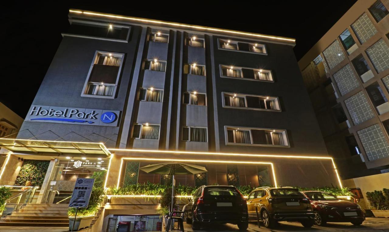 Treebo Tryst Park N Hotell Vijayawāda Exteriör bild