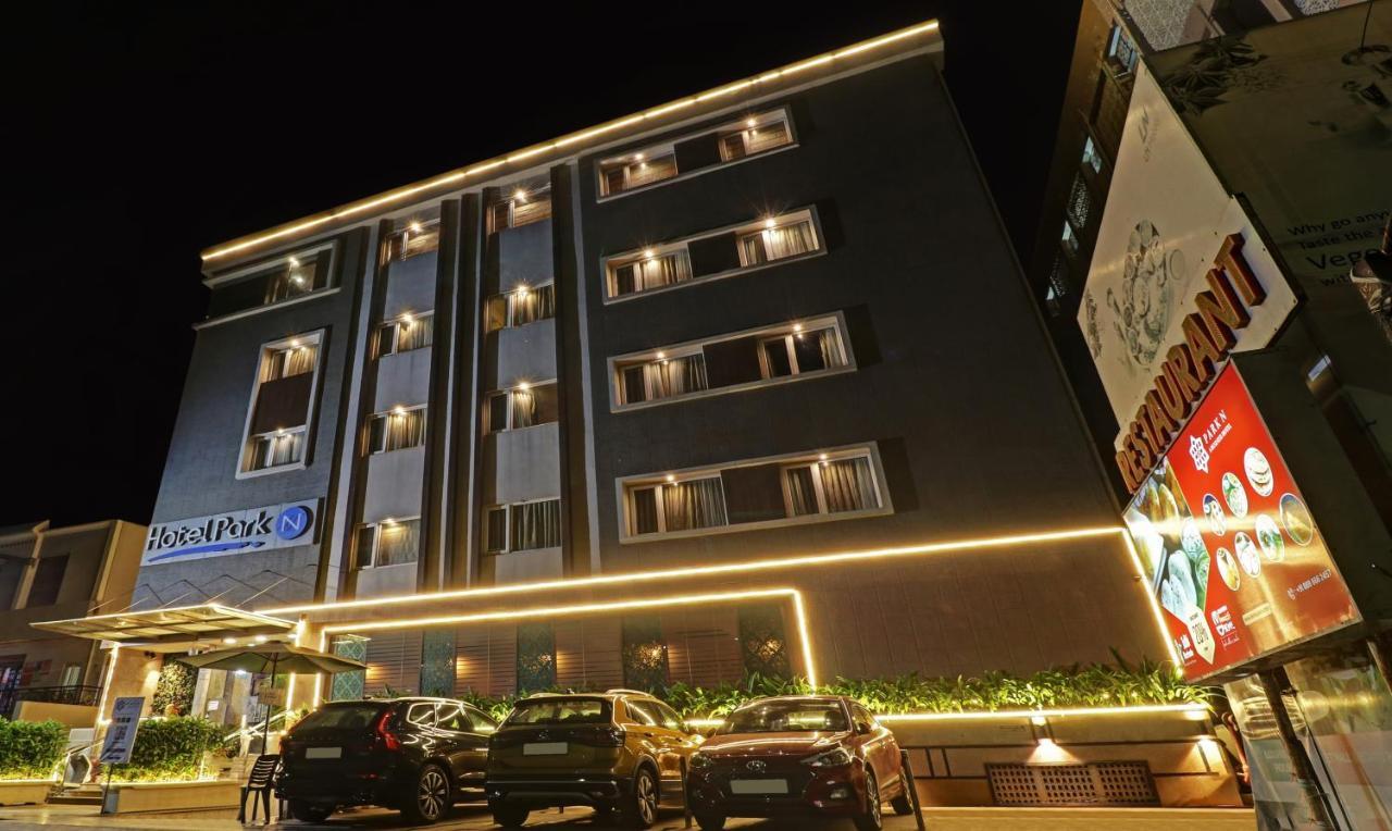 Treebo Tryst Park N Hotell Vijayawāda Exteriör bild
