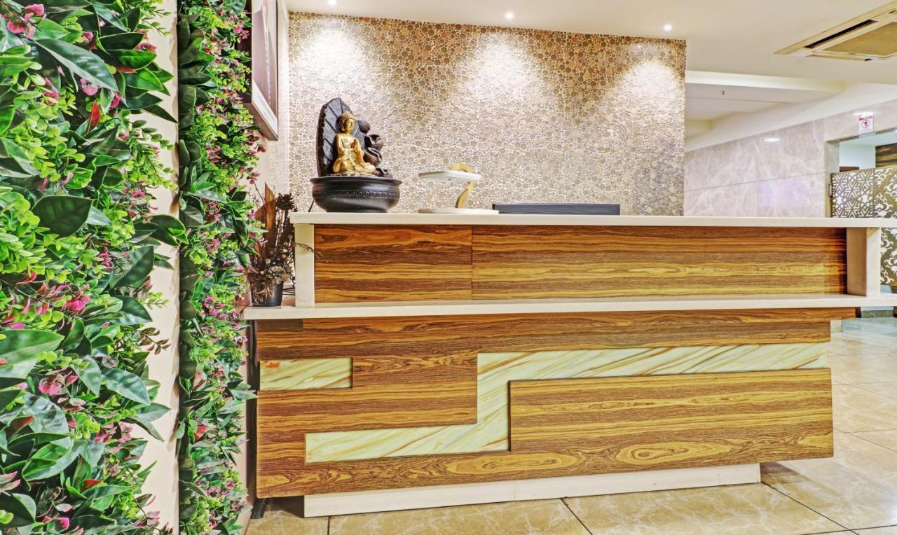 Treebo Tryst Park N Hotell Vijayawāda Exteriör bild